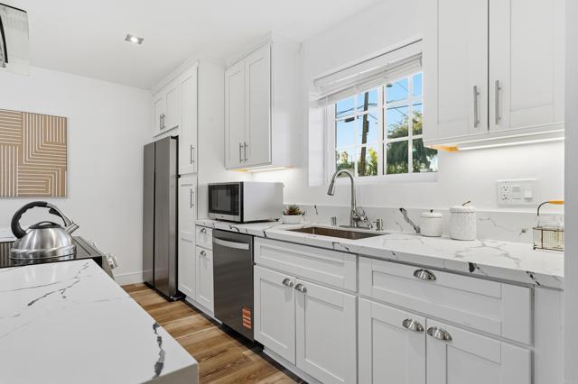 Building Photo - 3370 Par Dr