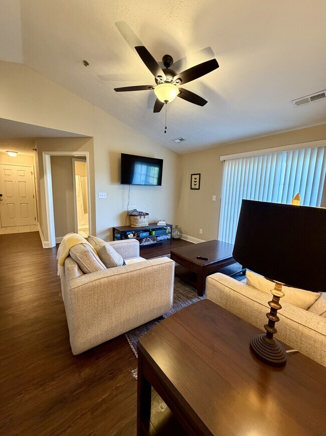 Building Photo - 100 Capstone Dr