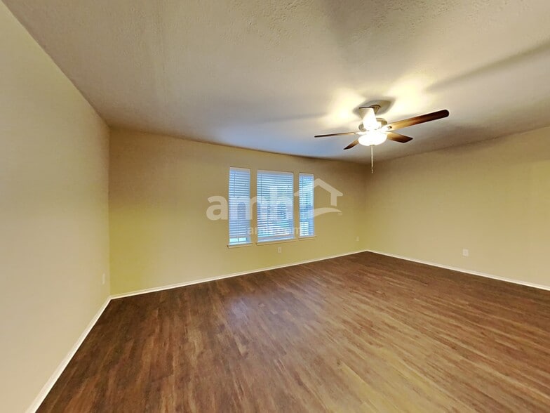 Building Photo - 4135 President's Dr W