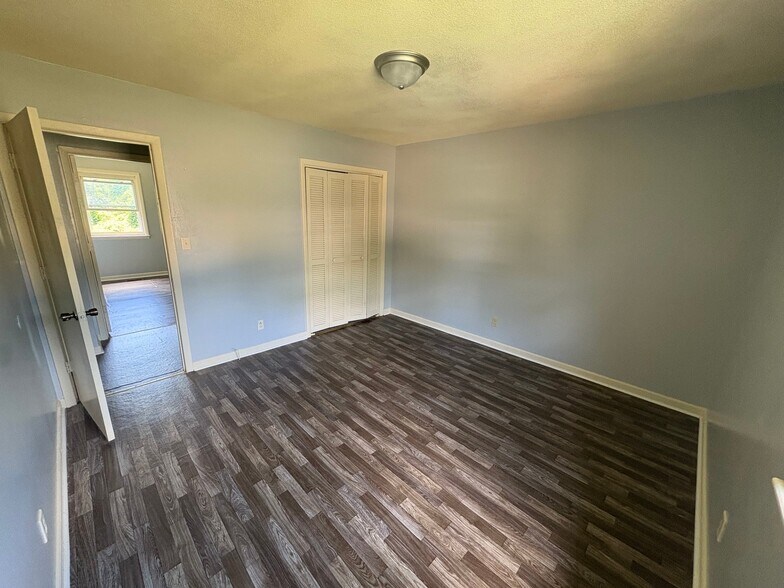 Building Photo - 937 Kings Rd