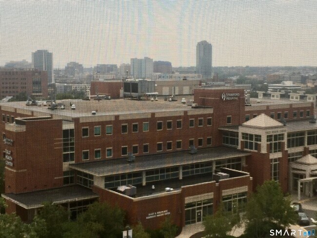 Building Photo - 1 Strawberry Hill Ct