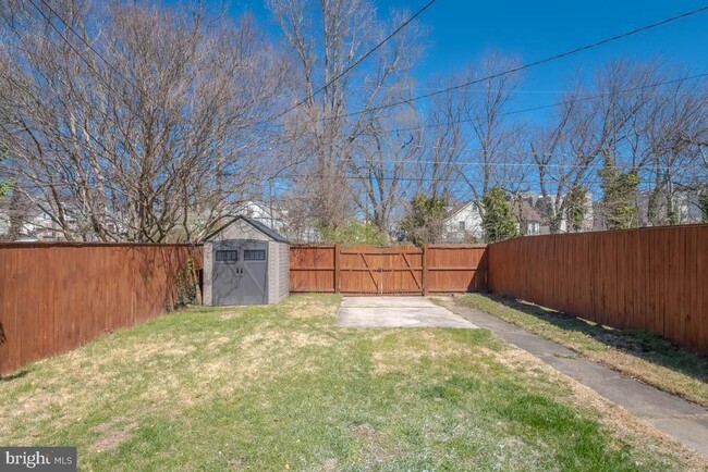 Building Photo - 2475 Fairway