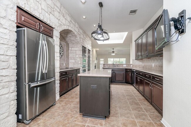 Building Photo - 29000 Bay Hill Ct