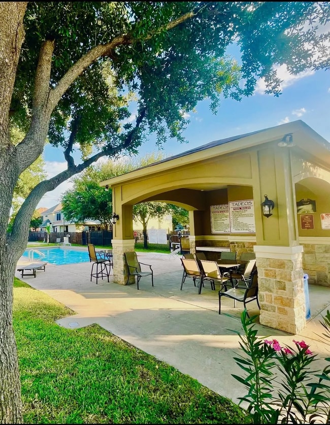 Building Photo - 9310 Albany Dr