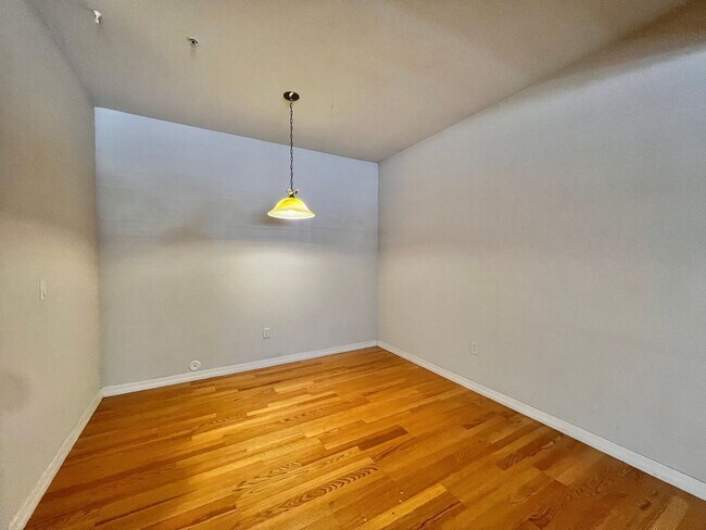 Building Photo - 5220 Boardwalk Dr