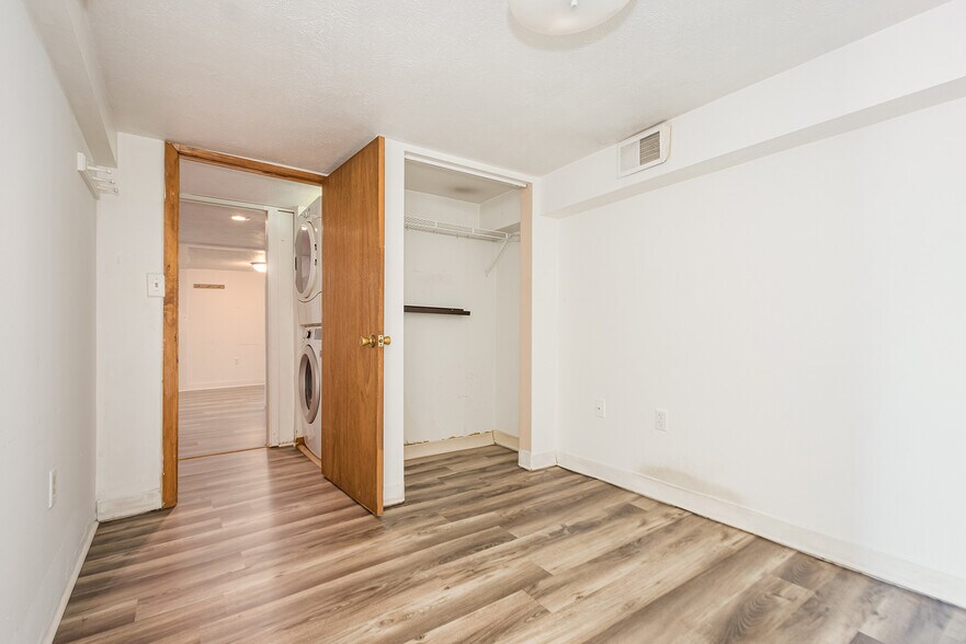 Building Photo - 1004 College Ave