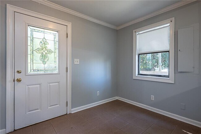 Building Photo - 568 Stokeswood Ave SE
