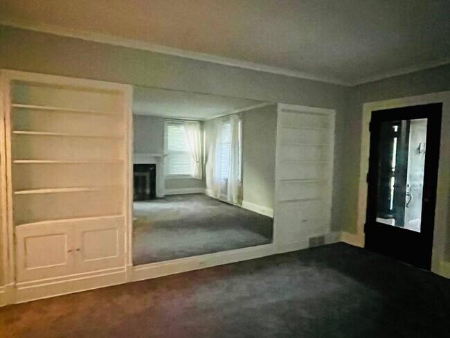 Built-in bookshelves in mirror in the living room - 115 E Monroe St