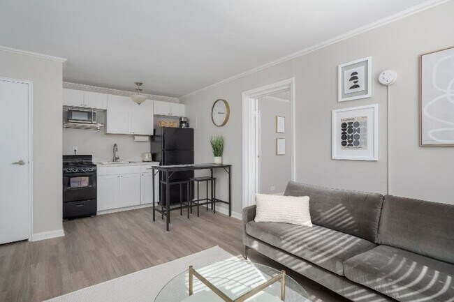 Building Photo - One Bedroom Across From Walking & Biking Trails in Fisher Park - Water & Parking Included