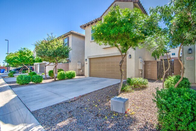 Building Photo - Cooley Station Stunning 3 bedroom!