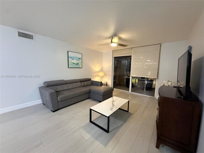 Building Photo - 19701 E Country Club Dr