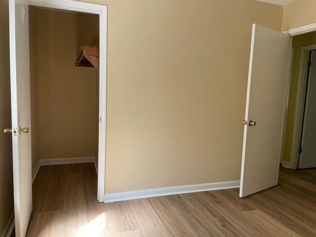 Building Photo - pre120