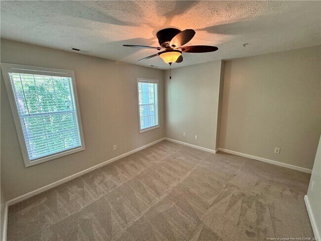 Building Photo - 300 Bubble Creek Ct