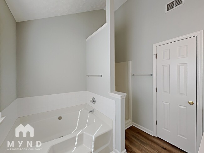 Building Photo - 515 Gardinia Dr