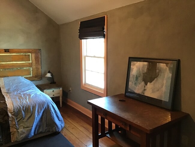 Building Photo - 4 BR 2 BA historic house in downtown Lexington