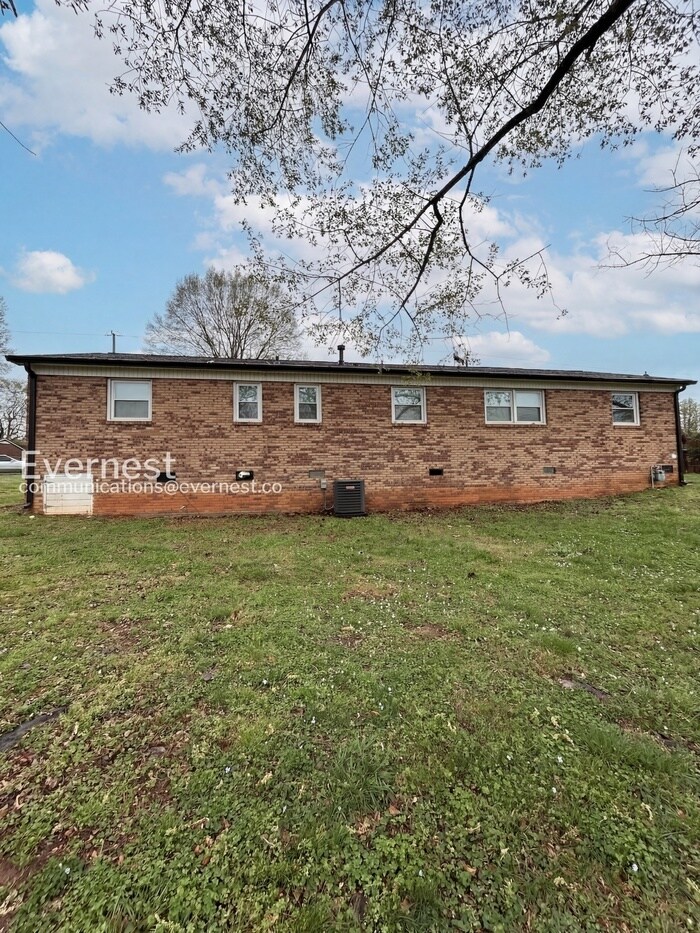 Building Photo - 4026 Angus Dr