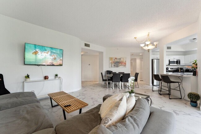 Building Photo - 7546 La Paz Blvd