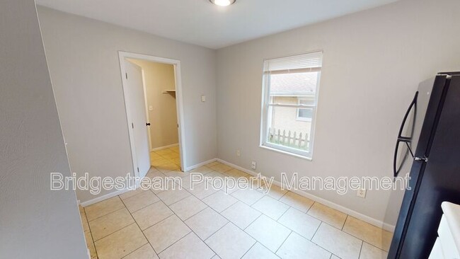 Building Photo - 237 Gilbert Ave