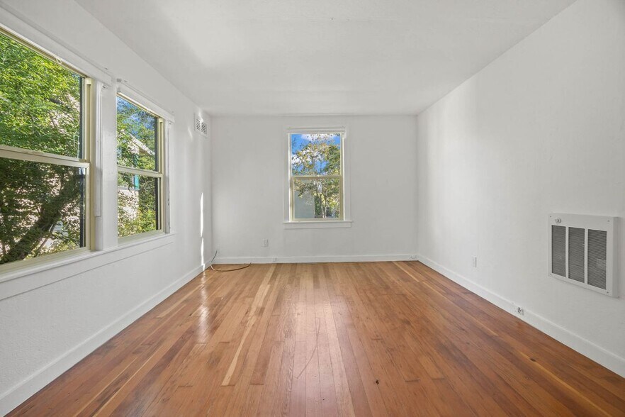 Building Photo - 1816 Carleton St