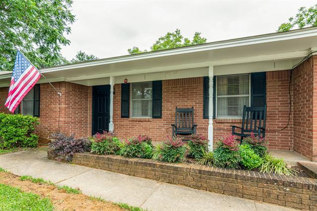 Building Photo - 720 Chisholm Trail