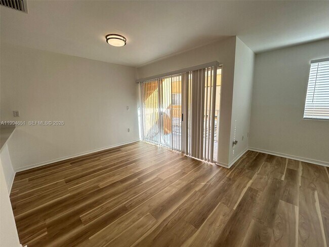 Building Photo - 6255 SW Kendale Lakes Cir