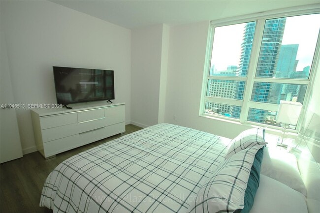 Building Photo - 950 Brickell Bay Dr