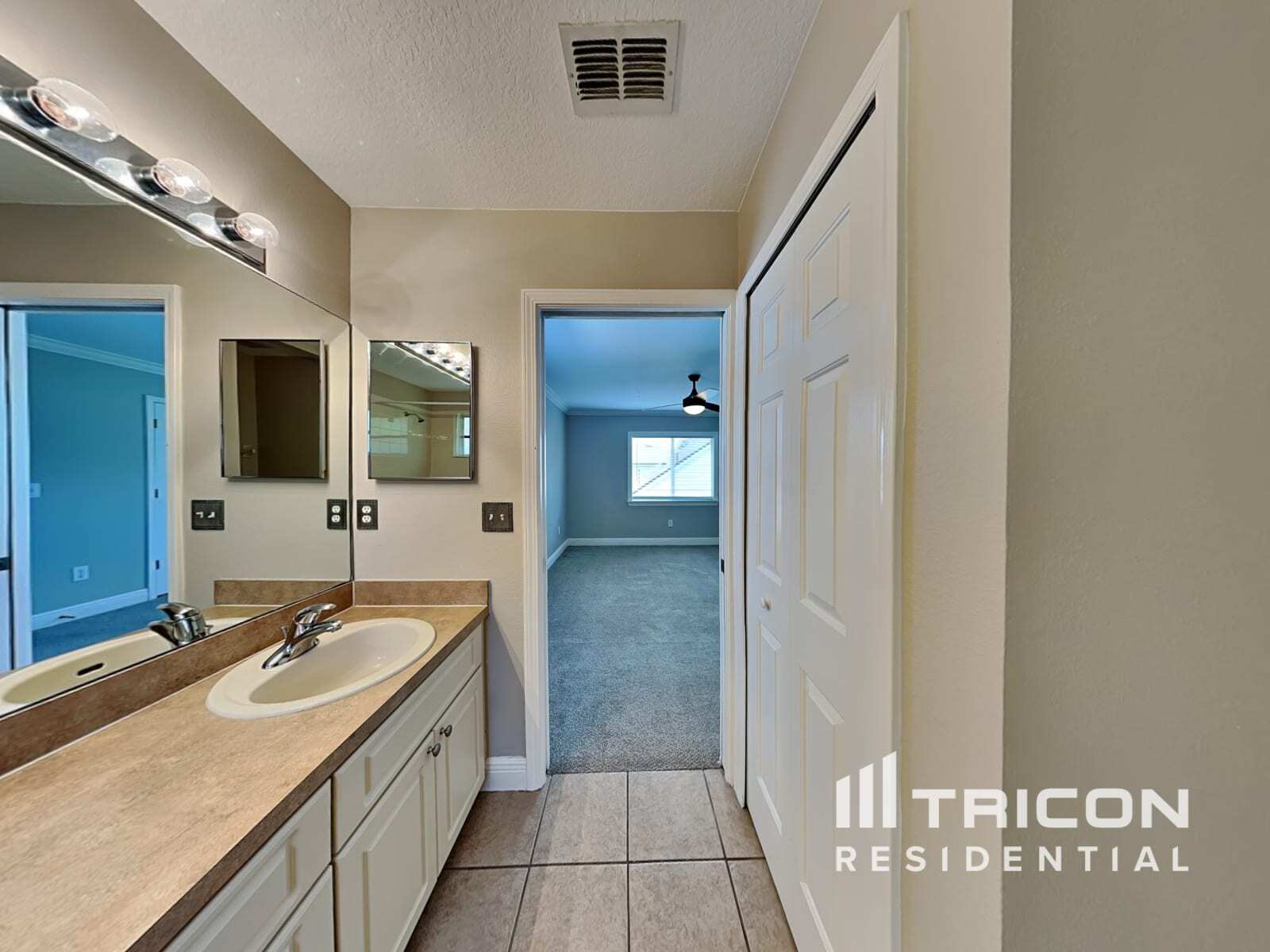 Building Photo - 6137 Skylarkcrest Dr