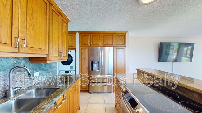 Building Photo - 2611 Ala Wai Blvd