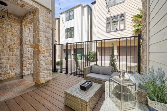 Building Photo - 5807 Birdsall Market Pl