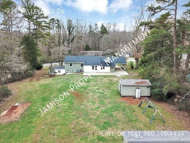 Building Photo - 211 Valleydale Dr