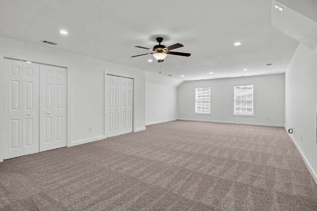 Building Photo - Large townhome in the Desirable Southbridge Community