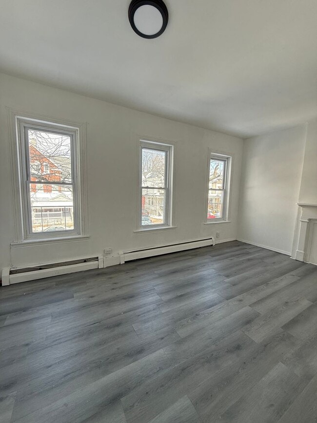 Building Photo - 295 Spring St