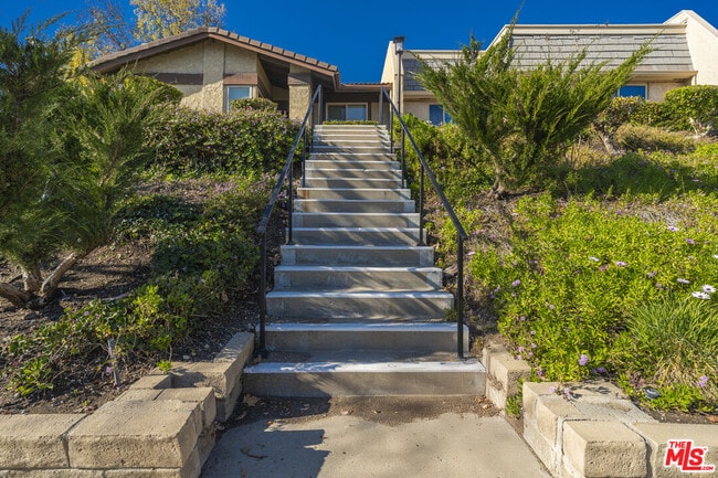 Building Photo - 2830 Lakeridge Ln