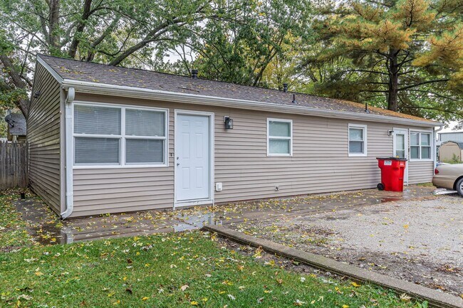 Building Photo - 1601 Kings Way