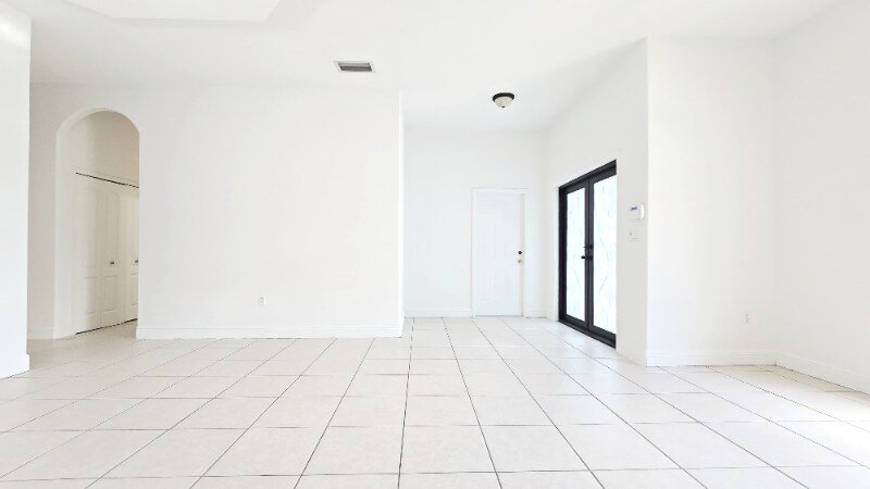 Building Photo - 14941 SW 26th Terrace