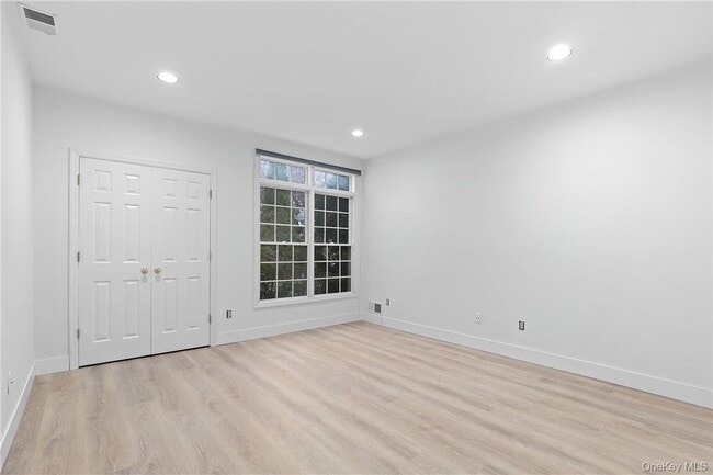 Building Photo - 126 Doral Greens Dr W