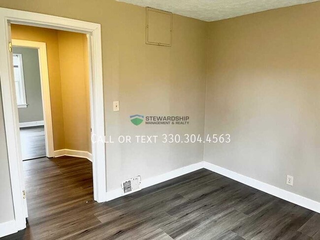 Building Photo - 133 Catherine St