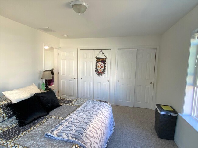 Building Photo - 211 Brinley Ave