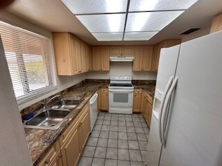 Primary Photo - Gemini Apartments* Save up to $500