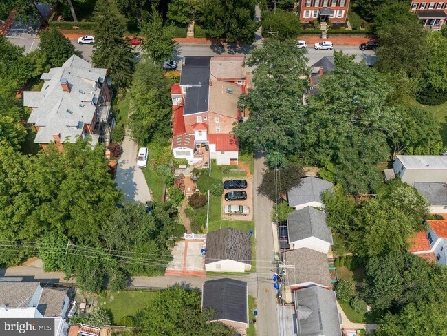 Building Photo - 318 N Matlack St