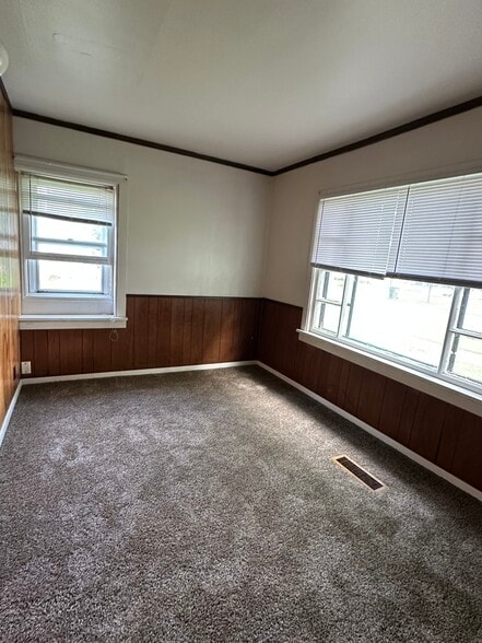 Building Photo - 528 Niagara St