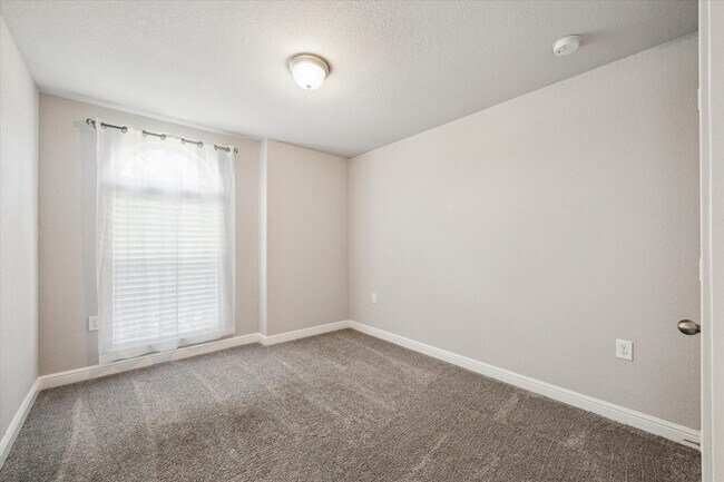 Building Photo - 4812 La Piedra Ln