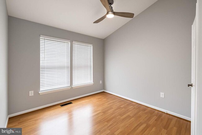 Building Photo - 1 Beacon Hill Way