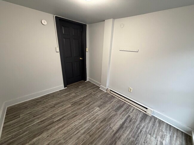 Building Photo - 618 Porter-