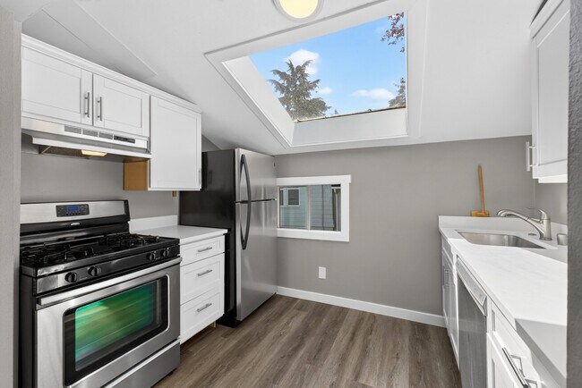 Building Photo - Modern 1-Bed Apartment in Heart of Tacoma