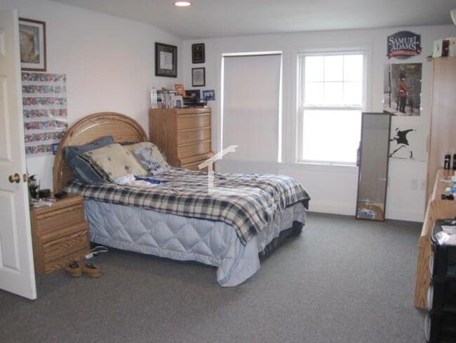 Building Photo - Looks better in Person.... Check out this 4 bed 2 bath Townhouse in Allston/Brighton