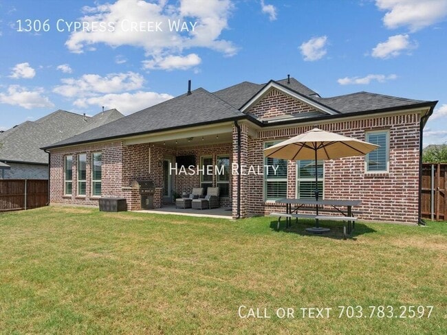 Building Photo - 1306 Cypress Creek Way