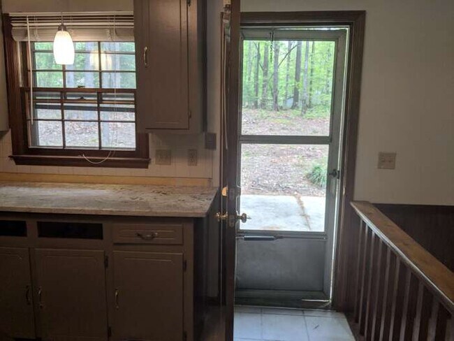 Building Photo - 144 Fern Forest Dr