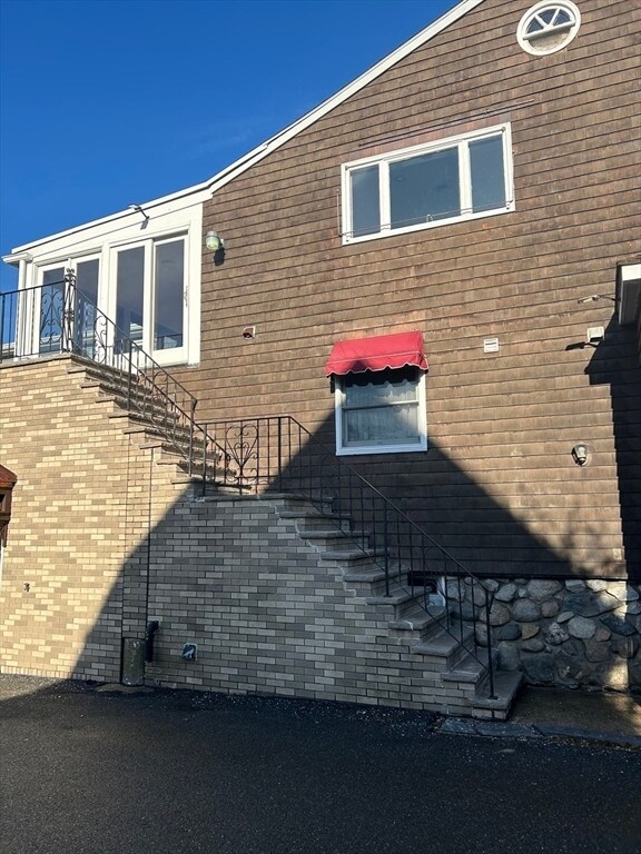 Building Photo - 990 Humphrey St