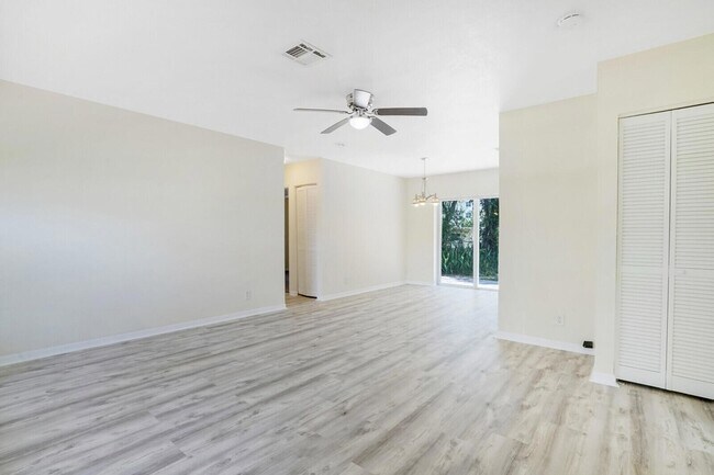 Building Photo - 3800 Calvin Ave